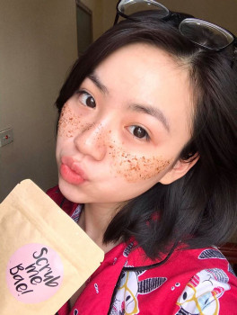 CÔNG CUỘC ĐI TÌM TẨY DA CHẾT CHÂN LÍ CỦA MÌNH