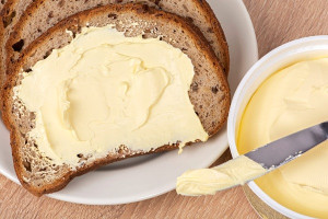 Ăn bơ động vật có làm tăng cholesterol trong máu không?