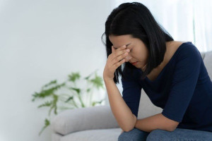 Nguyên nhân và cách điều trị đánh trống ngực kèm theo đau đầu
