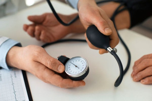 Huyết áp thấp: Nguyên nhân, triệu chứng và cách điều trị