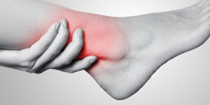 Bong gân mắt cá chân: Dấu hiệu và cách điều trị