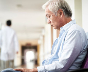 Chăm sóc bệnh nhân sa sút trí tuệ như thế nào cho đúng