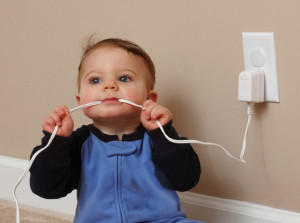 Bác sĩ chỉ cách sơ cứu khi trẻ bị bỏng điện