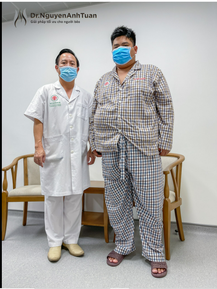 Nam bệnh nhân có BMI 40 với số cân nặng là 121kg