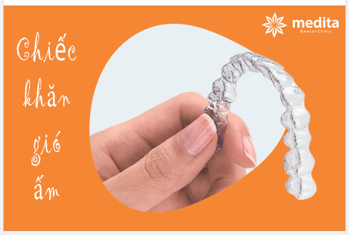 Khay chỉnh nha - khăn ấm cho răng ngày đông giá.