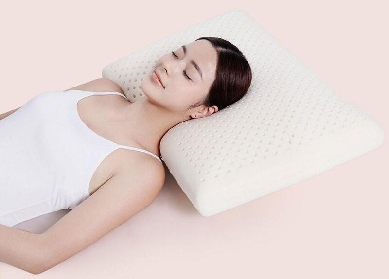 Ban nên ngủ kê cao đầu, luôn nằm ngửa để tránh ảnh hưởng cấu trúc vách ngăn mũi