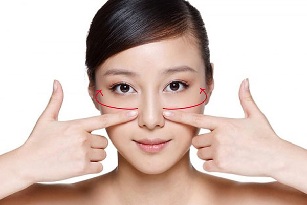 Bên cạnh đó bạn có thể dùng dầu oliu, dầu dừa để massage trực tiếp rãnh cười để mang đến hiệu quả cải thiện tốt nhất.