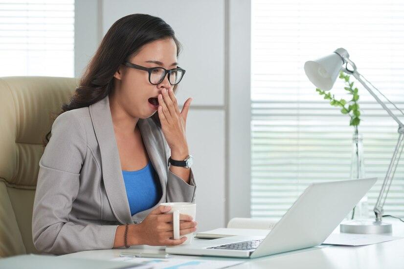 Thiếu ngủ cũng là nguyên nhân khiến nếp nhăn dưới mắt hình thành