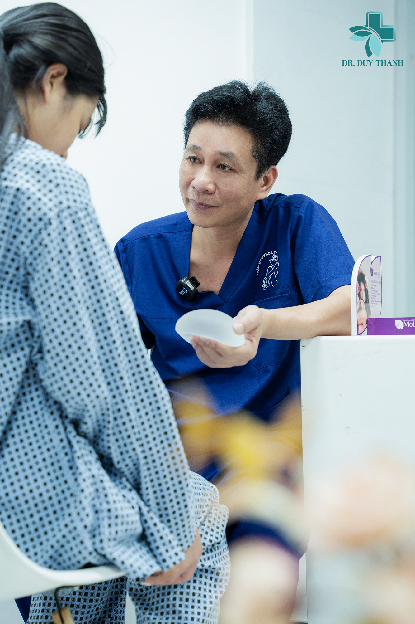 Dr Duy Thanh tư vấn cách lựa chọn size túi ngực phù hợp
