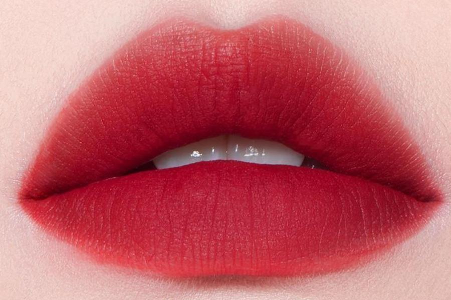 Phun môi màu đỏ Ruby đầy quyến rũ và quý phái