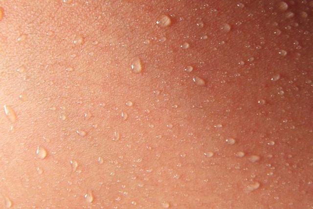 Tại sao cơ thể đổ mồ hôi và cách kiểm soát lượng mồ hôi