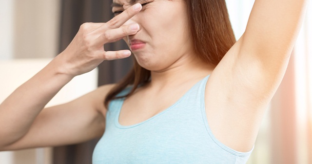 10 nguyên nhân khiến mồ hôi có mùi chua