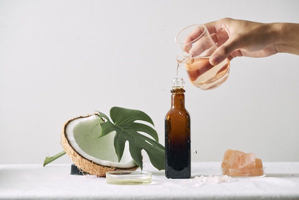 Cồn Béo (Fatty Alcohol) Trong Mỹ Phẩm Có An Toàn Không?