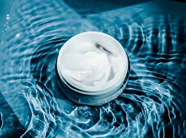 Vai Trò Của Nước Trong Sản Phẩm Chăm Sóc Da