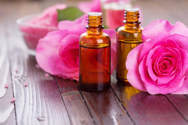 Lợi Ích Của Tinh Dầu Hoa Hồng Đối Với Da