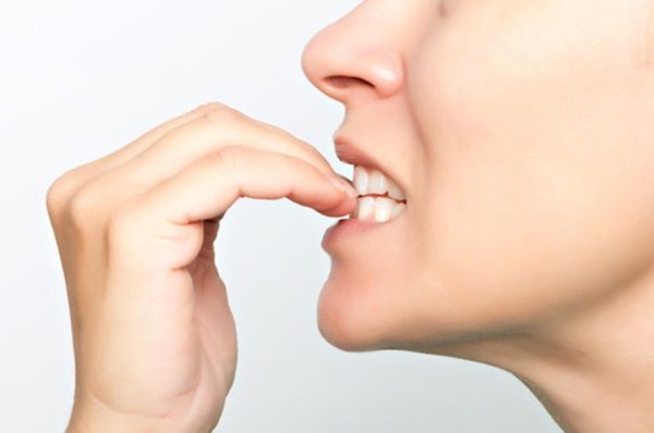 Tác hại của thói quen cắn móng tay