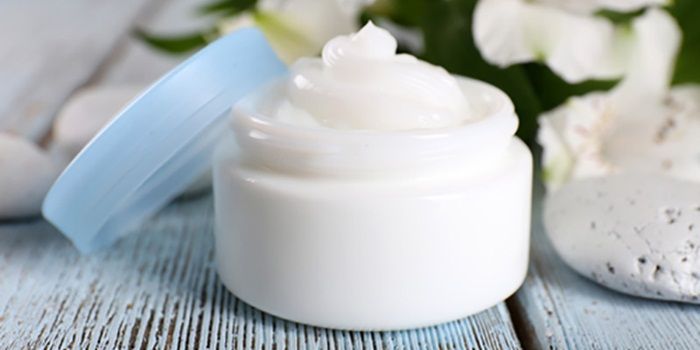 Chất làm mềm có tác dụng gì trong chăm sóc da?