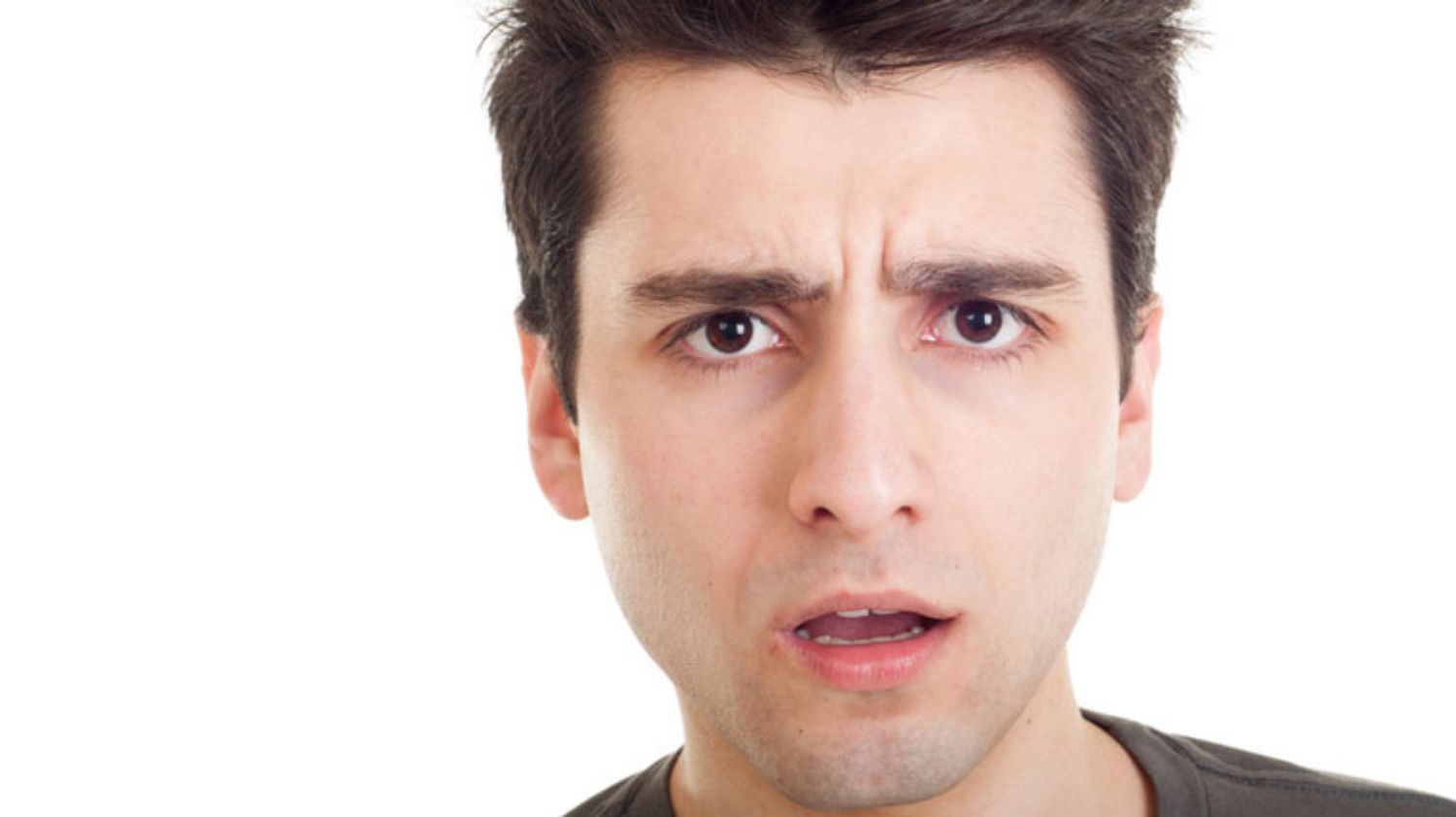 Đàn ông có thể dùng các mỹ phẩm trang điểm để che mụn không?