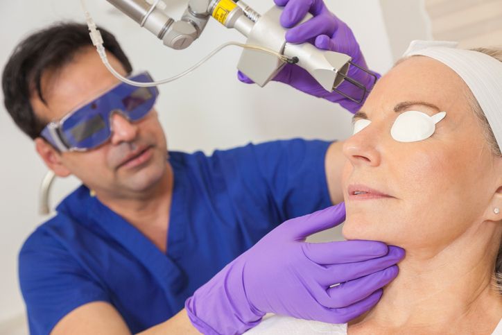 Tái tạo bề mặt da bằng laser