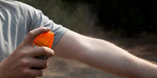 Có nên dùng thuốc xịt côn trùng có chỉ số SPF không?
