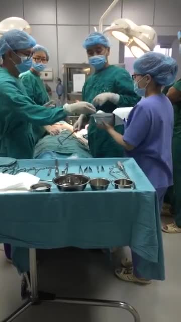 1 ngày đặc biệt với 2 cas ngực nách