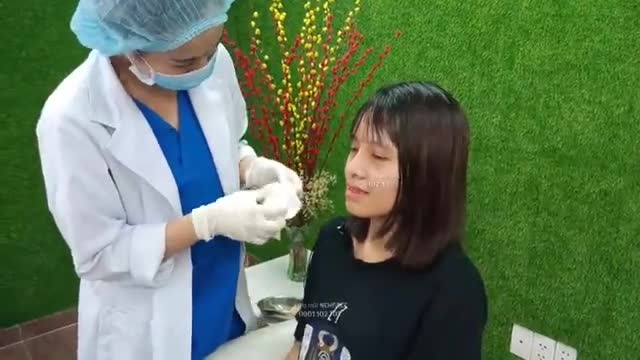 Gặp lại Ngọc Hiền sau 7 ngày nâng mũi cấu trúc.