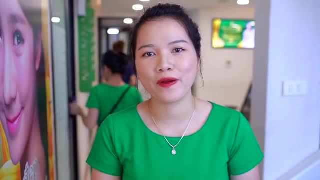 08h20' TRỰC TIẾP KHÁCH HÀNG ĐẾN THU CÚC LÀM ĐẸP