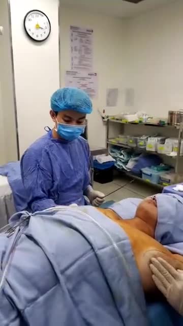 Khách hàng thứ 5 đến trị hôi nách trong ngày