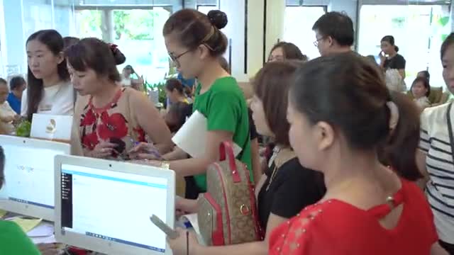 08h28' TRỰC TIẾP KHÁCH HÀNG ĐẾN THU CÚC LÀM ĐẸP