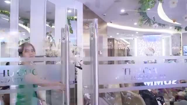 08h04' TRỰC TIẾP KHÁCH HÀNG ĐẾN THU CÚC LÀM ĐẸP TRONG THÁNG NÀY