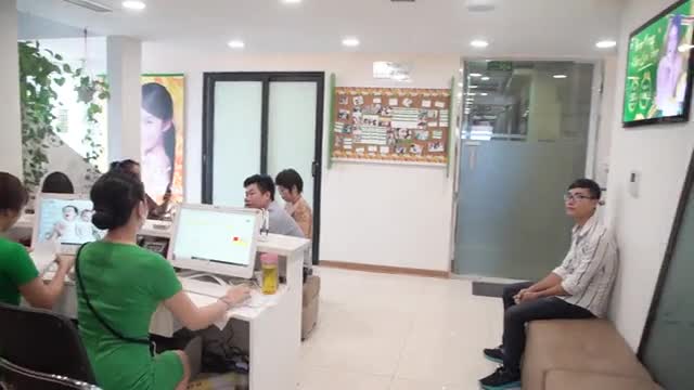 08h36' TRỰC TIẾP KHÁCH HÀNG ĐẾN THU CÚC LÀM ĐẸP