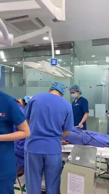 Cắt da thừa mí trên, nâng cung mày