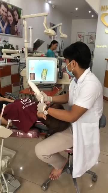Cận cảnh một ca lấy dấu niềng răng trong suốt invisalign của khách hàng Thuỳ Linh