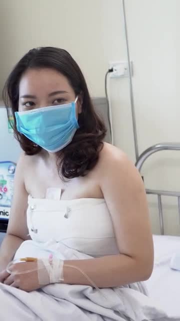 KHÁCH HÀNG BỊ THIỂU SẢN TUYẾN VÚ SAU 1 NGÀY NÂNG NGỰC ERGONOMIX - BÁC SĨ TUẤN ANH TRỰC TIẾP THỰC HIỆN