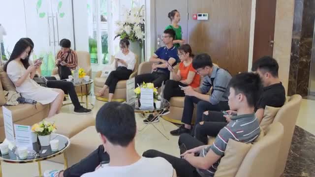 08h31' TRỰC TIẾP KHÁCH HÀNG ĐẾN THU CÚC LÀM ĐẸP