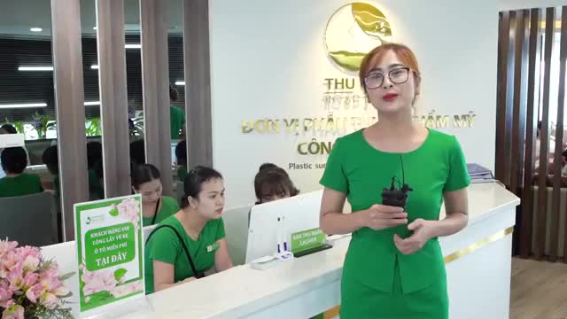 8h20' TRỰC TIẾP KHÁCH HÀNG ĐẾN THU CÚC LÀM ĐẸP