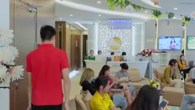 8h12' TRỰC TIẾP KHÁCH HÀNG ĐẾN THU CÚC LÀM ĐẸP