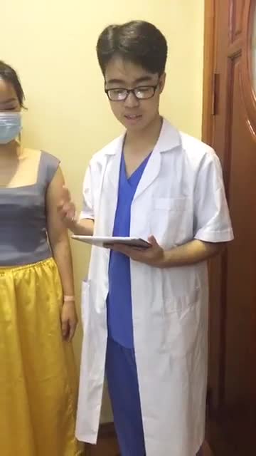 Khách hàng nâng ngực sau 2 ngày phẫu thuật