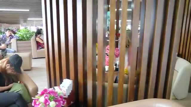 08h22' TRỰC TIẾP KHÁCH HÀNG ĐẾN THU CÚC LÀM ĐẸP