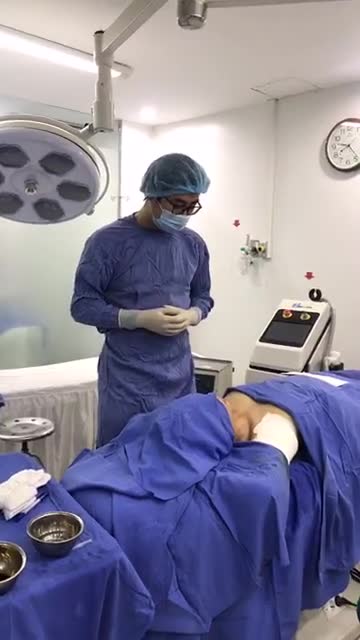 Khách hàng thứ 3 đến trị hôi nách trong ngày