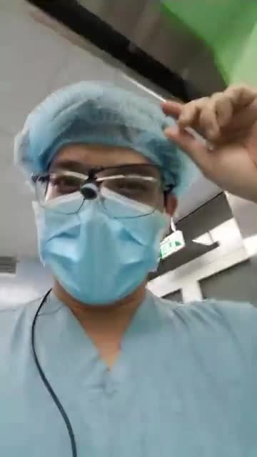 Nâng ngực nội soi chân không