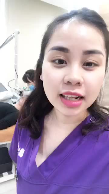“Thu đi để lại lá vàng Mụn đi để lại muôn vàn sẹo, thâm”