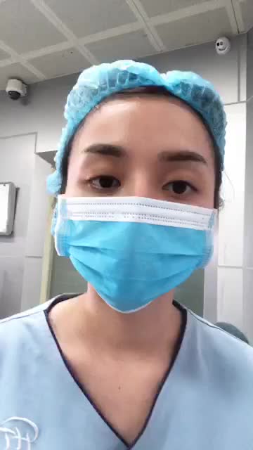 Mông cong gợi cảm lộ diện ngay sau phẫu thuật.