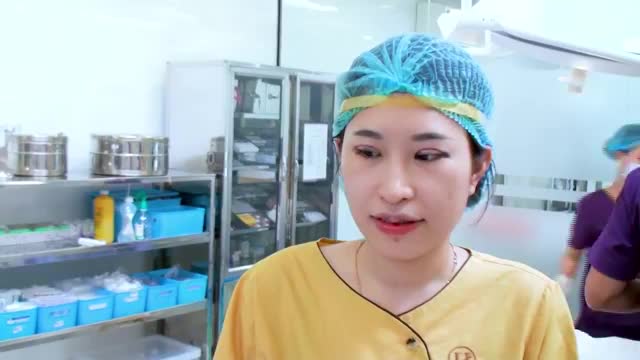 Ngỡ ngàng sau khi ngắm nhìn kết quả cắt mí và tạo hình môi tim