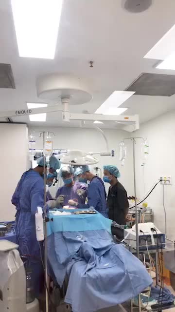 Cận cảnh quá trình bác sĩ phẫu thuật chỉnh ( Hàm Hô Móm - Hạ Gò Má - Gọt Hàm VLine )