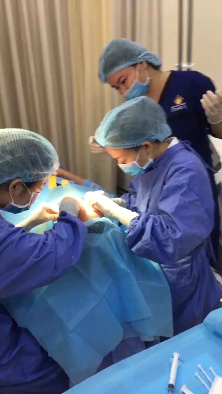 Cận cảnh tách đáy sẹo cho khách hàng điều trị sẹo lõm