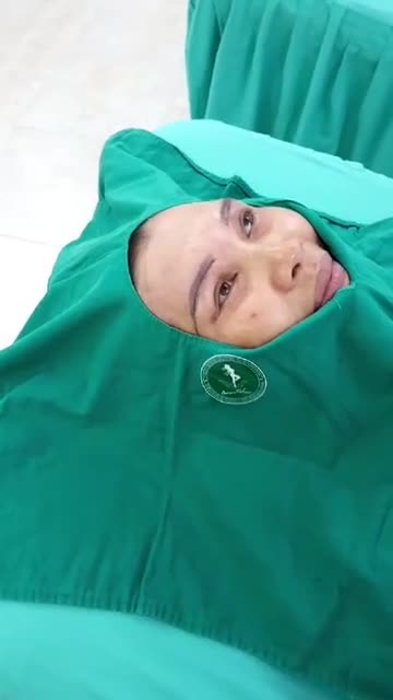Saigon Venus vừa xong ca phẫu thuật treo mày cho khách hàng 50 tuổi.