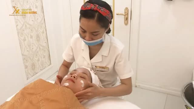 CUỐI TUẦN VỢ ĐI CHĂM SÓC DA - CHỒNG TRỊ LIỆU VAI GÁY TẠI TMV XUÂN HƯƠNG