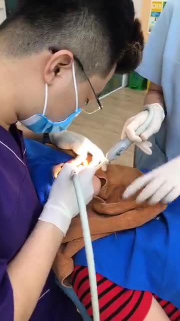 PHÁ BỎ RĂNG OXY HOÁ HÓNG KẾT QUẢ SAU PHỤC HÌNH RĂNG SỨ HT SMILE