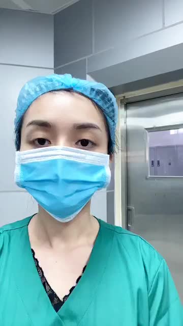 Cải thiện cằm lệch, không cân đối với phương pháp độn cằm Pureform thực hiện bởi bác sĩ Hoàng Tuấn.